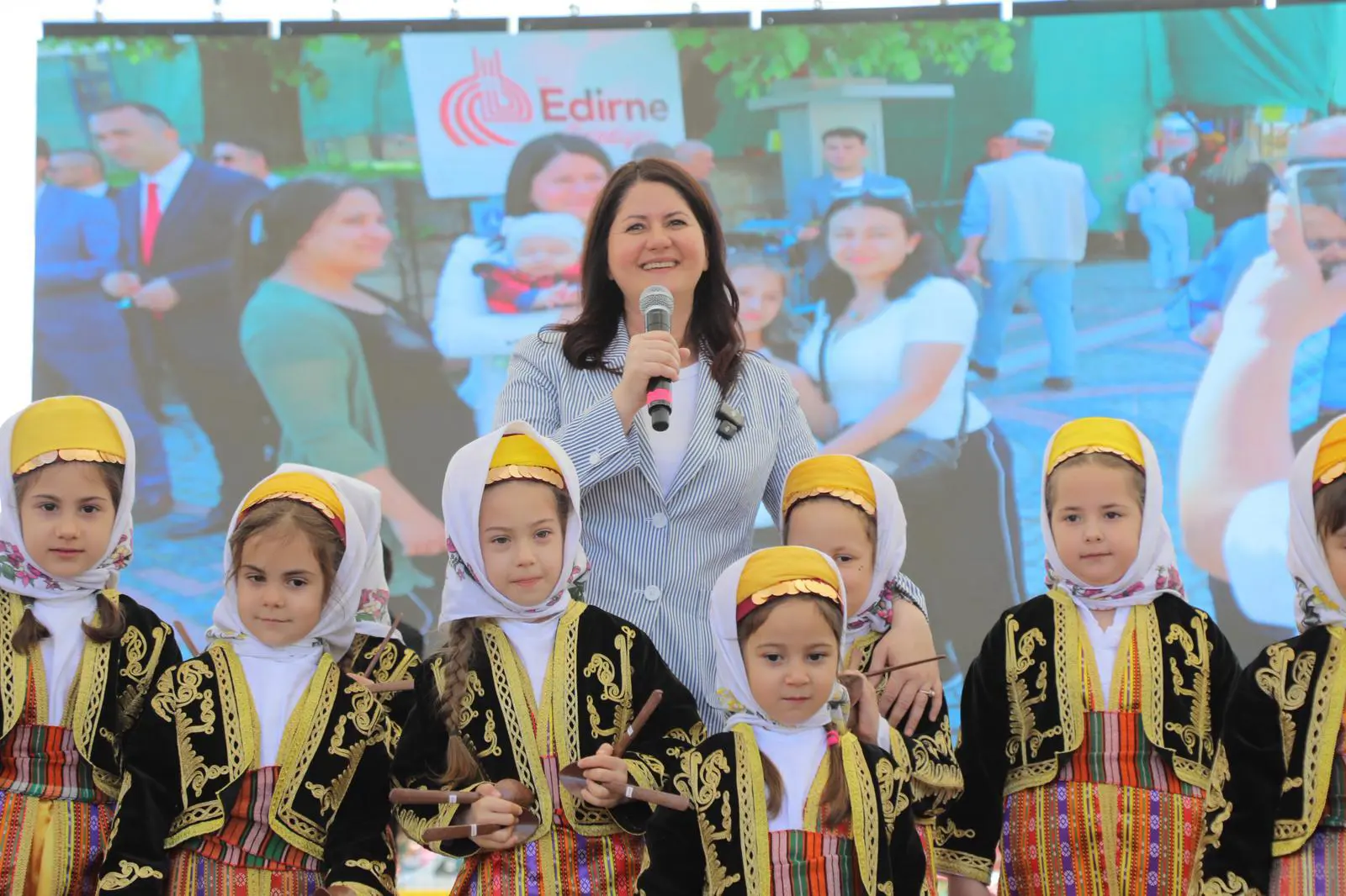 EDİRNE BELEDİYESİ 23 NİSAN ŞENLİĞİ RENKLİ GÖRÜNTÜLERE SAHNE OLDU galeri görseli